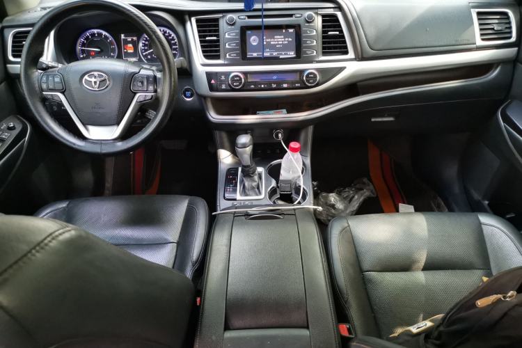 Used Toyota Highlander 2018 2.0T Four-Wheel Drive Luxury Version 7 Seats China VI Standard Center Console