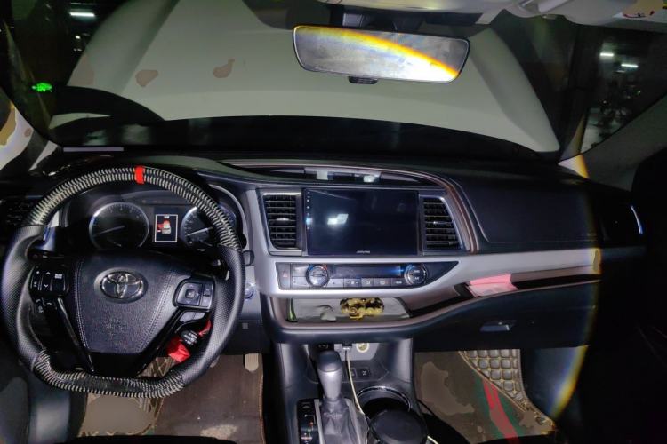 Used Toyota Highlander 2018 2.0T Four-Wheel Drive Luxury Version 7 Seats China VI Standard Center Console