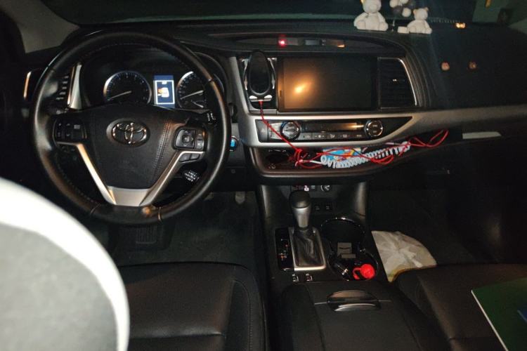 Used Toyota Highlander 2018 2.0T Four-Wheel Drive Prestige Version 7 Seats China VI Standard Center Console