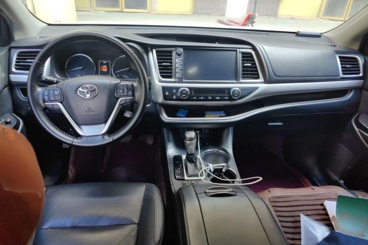 Used Toyota Highlander 2018 2.0T Four-Wheel Drive Luxury Version 7 Seats China VI Standard Center Console