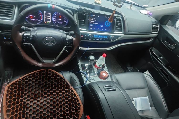 Used Toyota Highlander 2018 2.0T Four-Wheel Drive Prestige Version 7 Seats China VI Standard Center Console