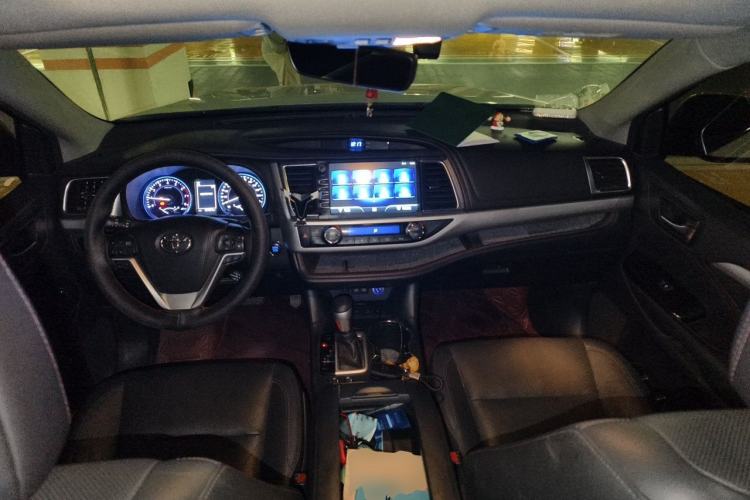 Used Toyota Highlander 2018 2.0T Four-Wheel Drive Luxury Version 7 Seats China VI Standard Center Console