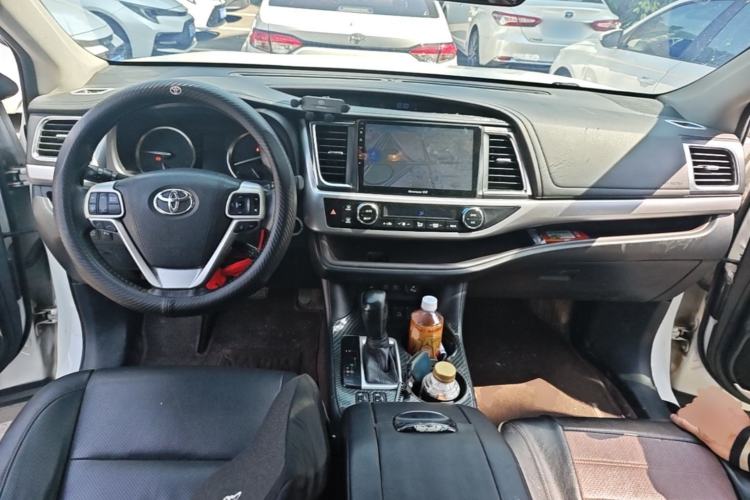 Used Toyota Highlander 2018 2.0T Four-Wheel Drive Luxury Edition 7 Seats China V Emission Standard Center Console