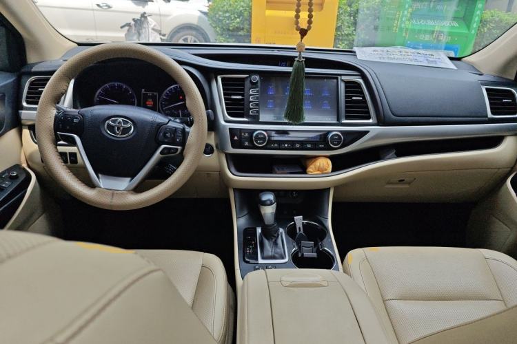 Used Toyota Highlander 2018 2.0T Four-Wheel Drive Luxury Edition 7 Seats China V Emission Standard Center Console