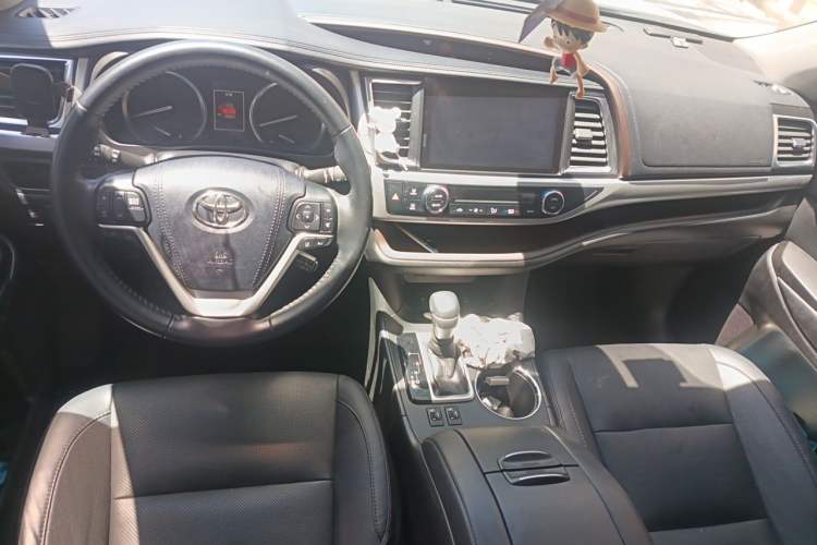 Used Toyota Highlander 2018 2.0T Four-Wheel Drive Prestige Version 7 Seats China VI Standard Center Console