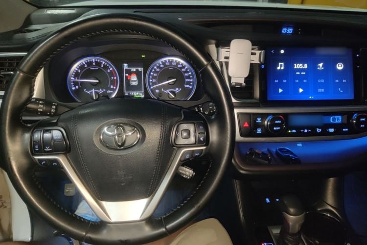 Used Toyota Highlander 2018 2.0T Four-Wheel Drive Prestige Version 7 Seats China VI Standard Center Console