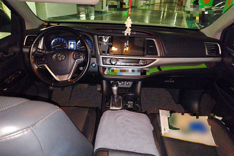Used Toyota Highlander 2018 2.0T Four-Wheel Drive Prestige Version 7 Seats China V Emission Standard Center Console