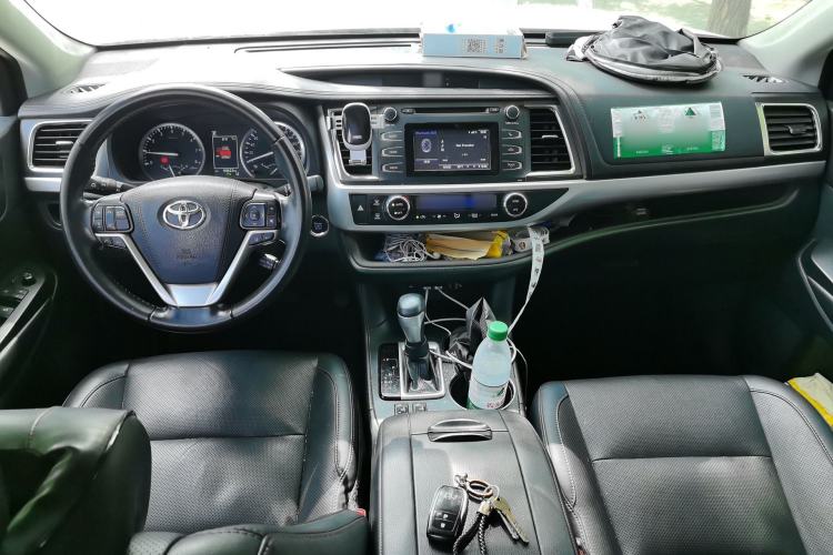 Used Toyota Highlander 2018 2.0T Four-Wheel Drive Luxury Version 7 Seats China VI Standard Center Console