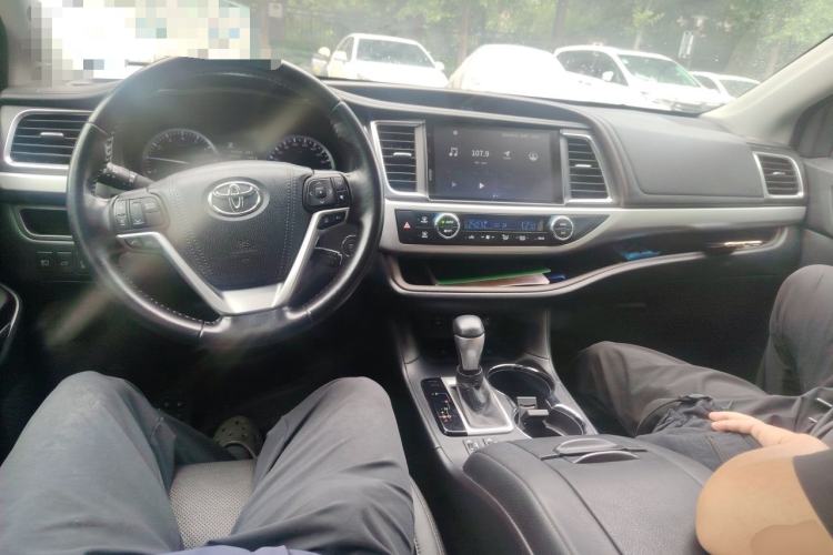 Used Toyota Highlander 2018 2.0T Four-Wheel Drive Prestige Version 7 Seats China VI Standard Center Console