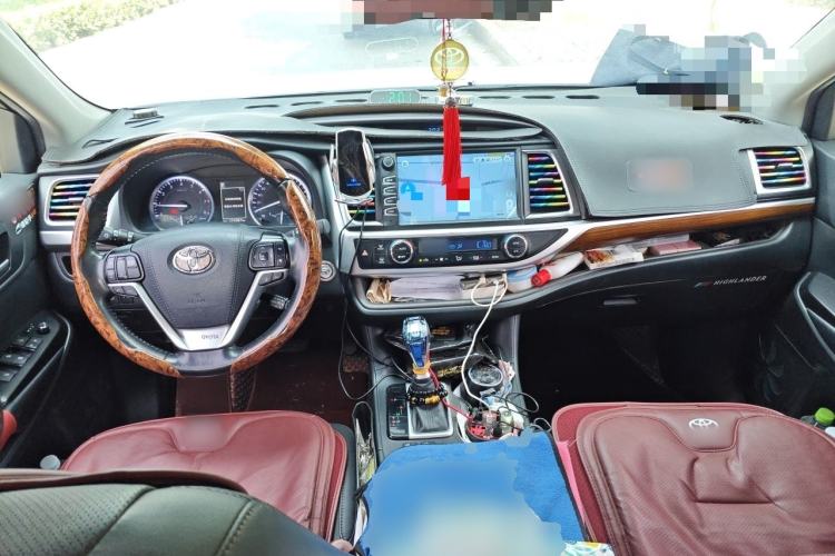 Used Toyota Highlander 2018 2.0T Four-Wheel Drive Luxury Version 7 Seats China VI Standard Center Console