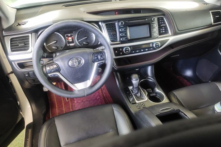 Used Toyota Highlander 2018 2.0T Four-Wheel Drive Luxury Edition 7 Seats China V Emission Standard Center Console