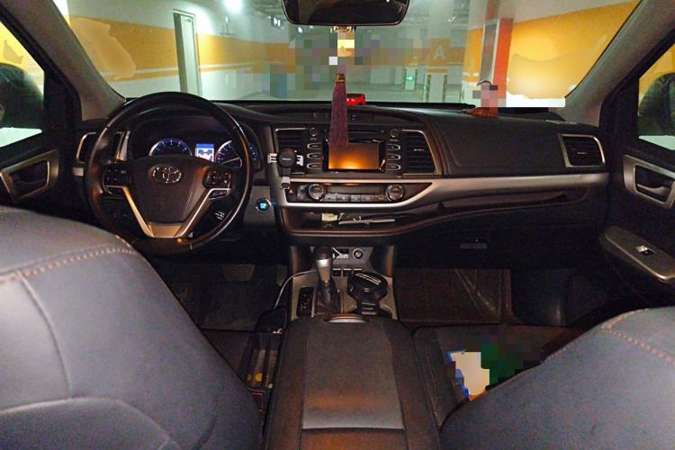Used Toyota Highlander 2018 2.0T Four-Wheel Drive Luxury Edition 7 Seats China V Emission Standard Center Console