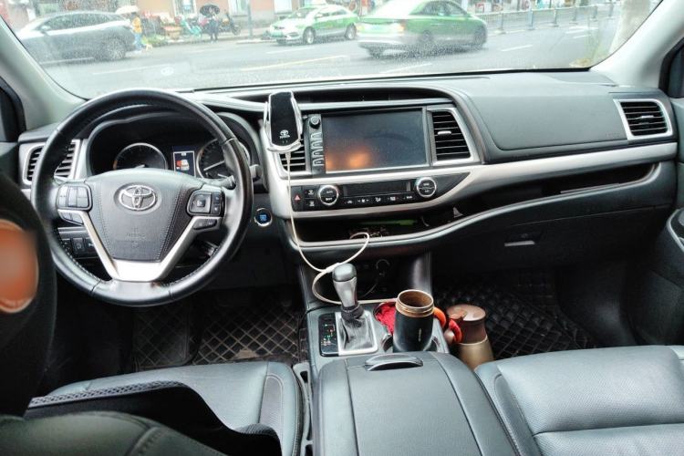 Used Toyota Highlander 2018 2.0T Four-Wheel Drive Luxury Version 7 Seats China VI Standard Center Console