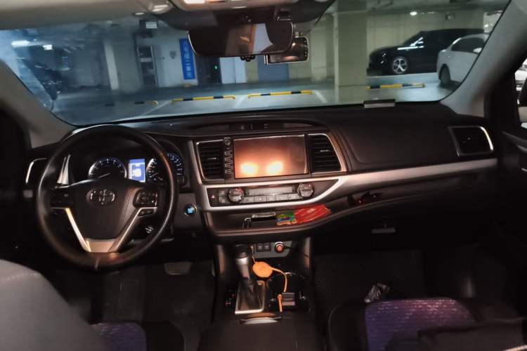 Used Toyota Highlander 2018 2.0T Four-Wheel Drive Luxury Version 7 Seats China VI Standard Center Console