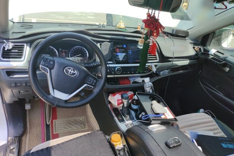 Used Toyota Highlander 2018 2.0T Four-Wheel Drive Luxury Version 7 Seats China VI Standard Center Console