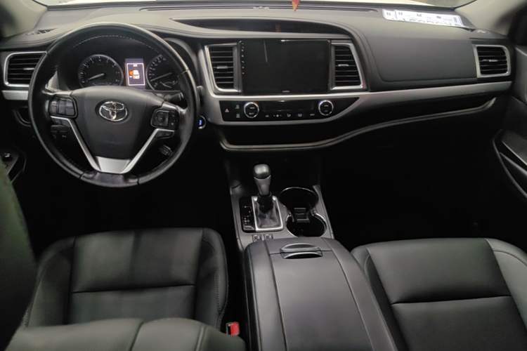 Used Toyota Highlander 2018 2.0T Four-Wheel Drive Luxury Version 7 Seats China VI Standard Center Console
