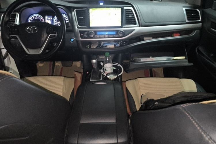 Used Toyota Highlander 2018 2.0T Four-Wheel Drive Luxury Version 7 Seats China VI Standard Center Console