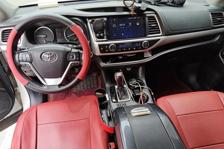Used Toyota Highlander 2018 2.0T Four-Wheel Drive Prestige Version 7 Seats China V Emission Standard Center Console