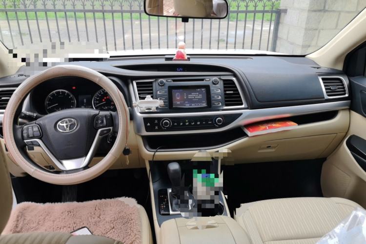 Used Toyota Highlander 2018 2.0T Two-Wheel Drive Elite Version 5 Seats China VI Standard Center Console