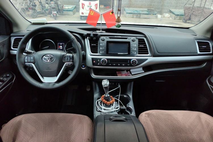 Used Toyota Highlander 2018 2.0T Four-Wheel Drive Prestige Version 7 Seats China VI Standard Center Console
