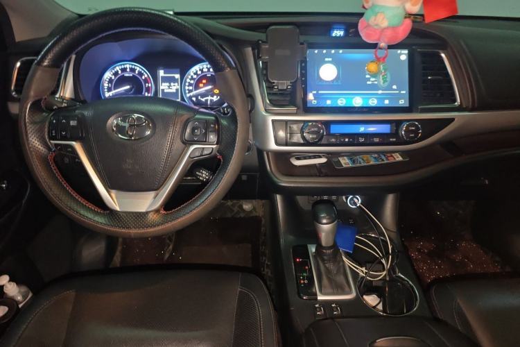 Used Toyota Highlander 2018 2.0T Four-Wheel Drive Prestige Version 7 Seats China VI Standard Center Console