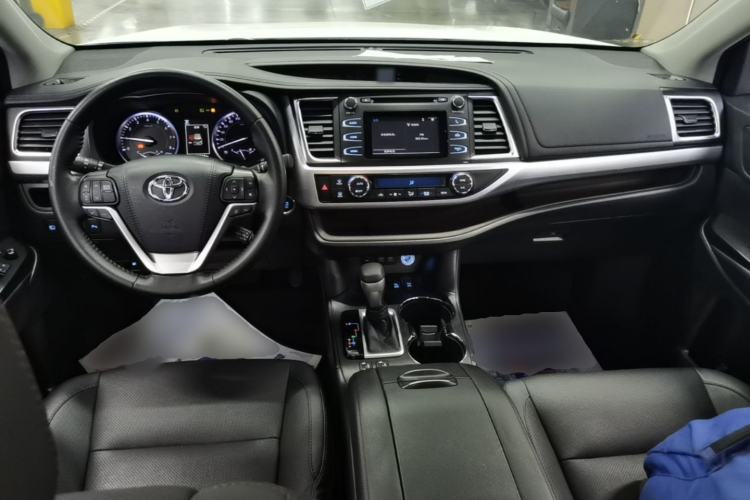 Used Toyota Highlander 2018 2.0T Four-Wheel Drive Luxury Version 7 Seats China VI Standard Center Console