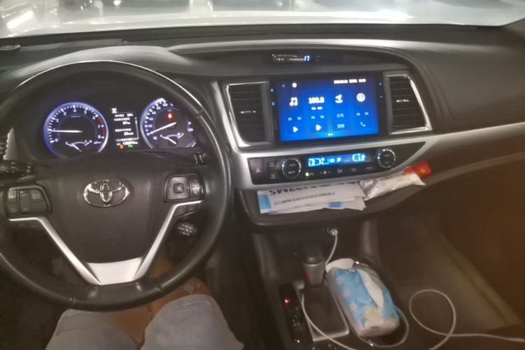 Used Toyota Highlander 2018 2.0T Four-Wheel Drive Luxury Version 7 Seats China VI Standard Center Console