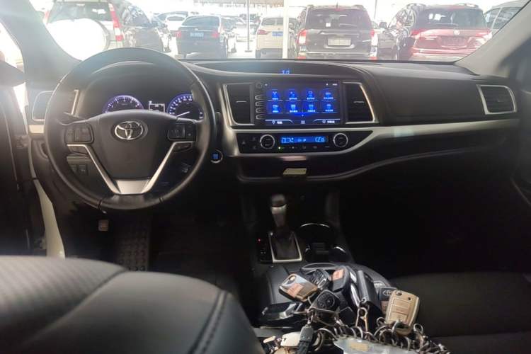 Used Toyota Highlander 2018 2.0T Four-Wheel Drive Luxury Version 7 Seats China VI Standard Center Console
