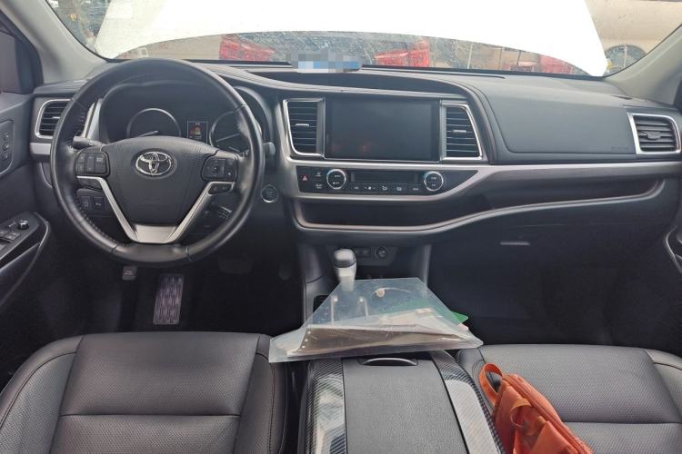 Used Toyota Highlander 2018 2.0T Four-Wheel Drive Supreme Edition 7-Seater China VI Center Console