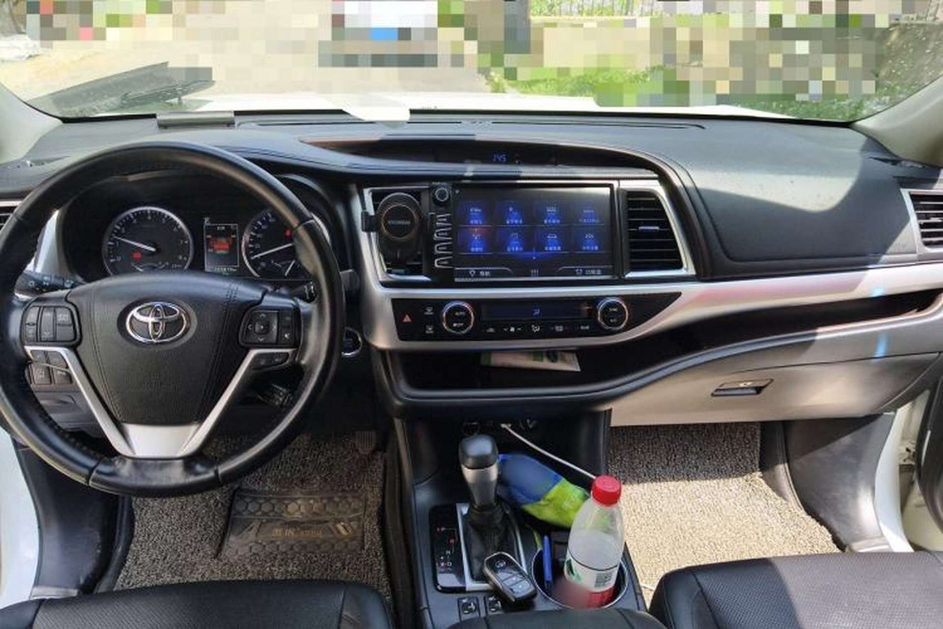 Used Toyota Highlander 2018 2.0T Four-Wheel Drive Luxury Edition 7 Seats China V Emission Standard Center Console
