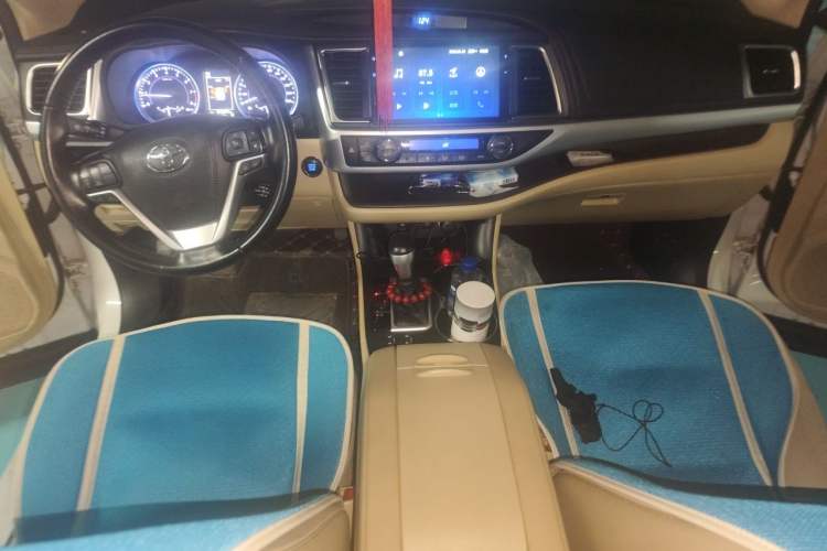 Used Toyota Highlander 2018 2.0T Four-Wheel Drive Prestige Version 7 Seats China V Emission Standard Center Console