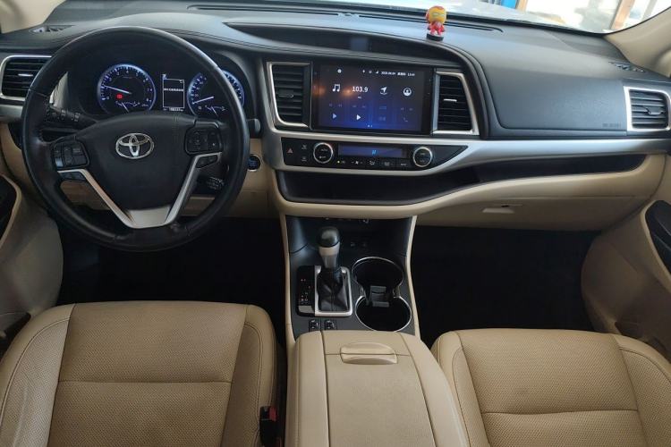 Used Toyota Highlander 2018 2.0T Four-Wheel Drive Prestige Version 7 Seats China VI Standard Center Console