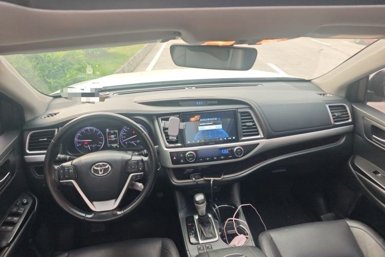 Used Toyota Highlander 2018 2.0T Four-Wheel Drive Luxury Edition 7 Seats China V Emission Standard Center Console