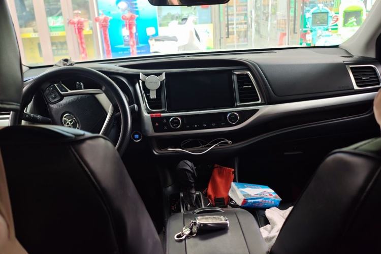 Used Toyota Highlander 2018 2.0T Four-Wheel Drive Prestige Version 7 Seats China VI Standard Center Console