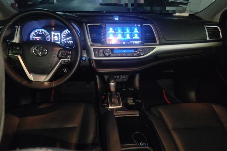 Used Toyota Highlander 2018 2.0T Four-Wheel Drive Luxury Edition 7 Seats China V Emission Standard Center Console