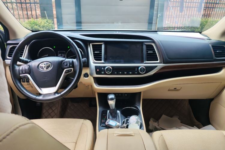 Used Toyota Highlander 2018 2.0T Four-Wheel Drive Ultimate Edition 7-Seater Emission Standard China V Center Console
