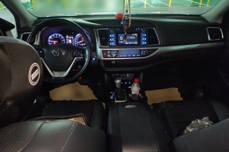 Used Toyota Highlander 2018 2.0T Four-Wheel Drive Luxury Version 7 Seats China VI Standard Center Console