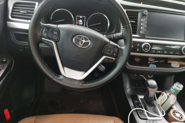 Used Toyota Highlander 2018 2.0T Four-Wheel Drive Knight Edition 7 Seats China VI Standard Center Console