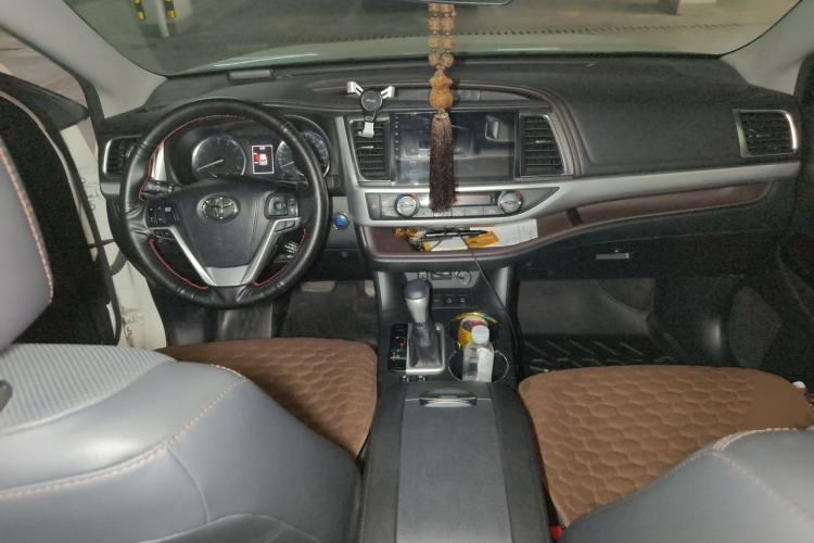 Used Toyota Highlander 2018 2.0T Four-Wheel Drive Luxury Edition 7 Seats China V Emission Standard Center Console