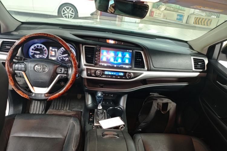 Used Toyota Highlander 2018 2.0T Four-Wheel Drive Luxury Version 7 Seats China VI Standard Center Console
