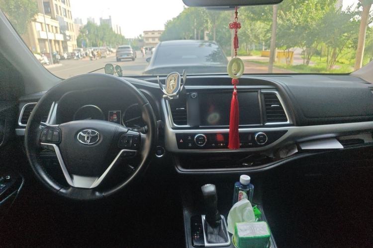Used Toyota Highlander 2018 2.0T Four-Wheel Drive Luxury Version 7 Seats China VI Standard Center Console