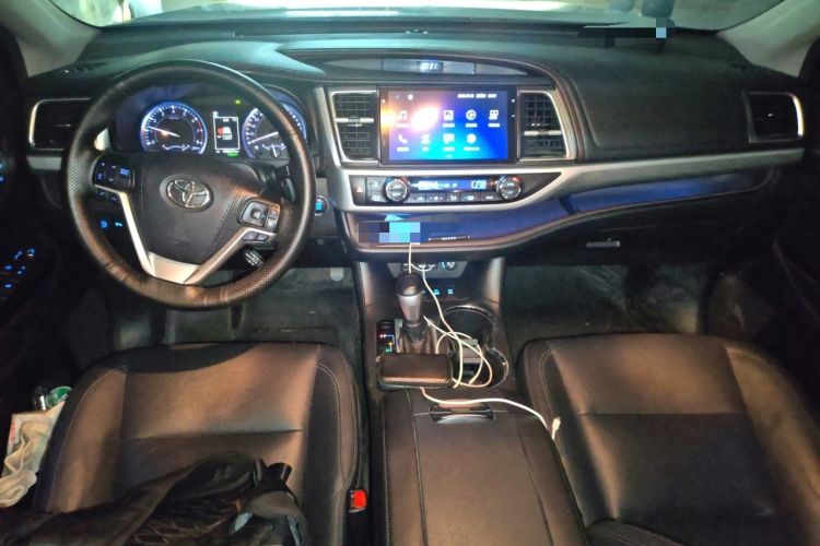 Used Toyota Highlander 2018 2.0T Four-Wheel Drive Ultimate Edition 7-Seater Emission Standard China V Center Console