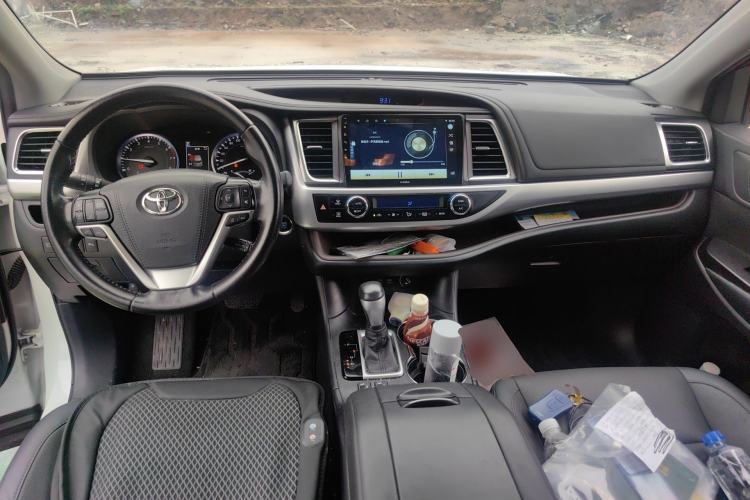 Used Toyota Highlander 2018 2.0T Four-Wheel Drive Luxury Version 7 Seats China VI Standard Center Console