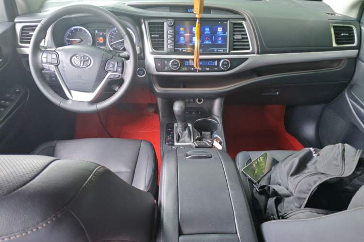 Used Toyota Highlander 2018 2.0T Four-Wheel Drive Luxury Edition 7 Seats China V Emission Standard Center Console
