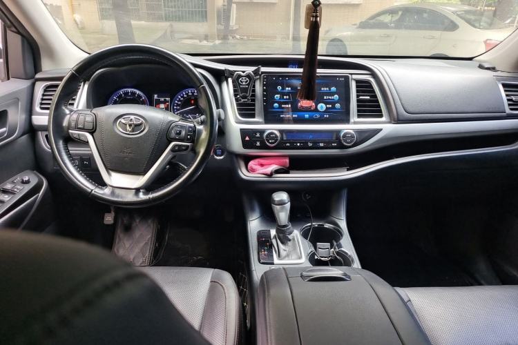 Used Toyota Highlander 2018 2.0T Four-Wheel Drive Luxury Edition 7 Seats China V Emission Standard Center Console
