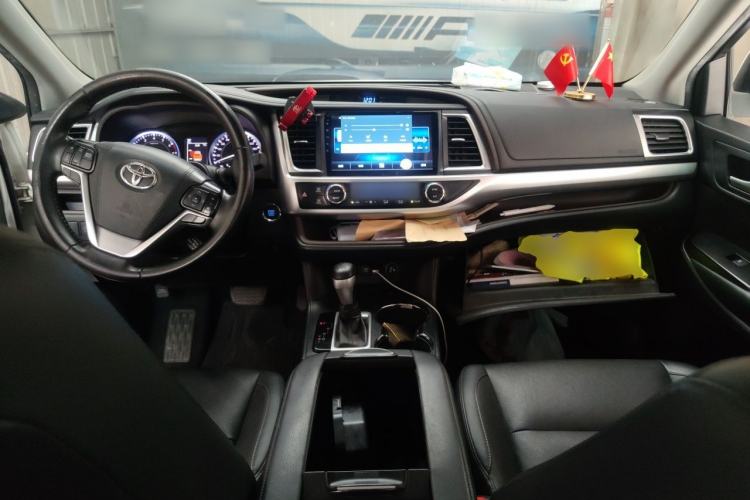 Used Toyota Highlander 2018 2.0T Four-Wheel Drive Luxury Version 7 Seats China VI Standard Center Console