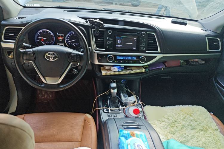 Used Toyota Highlander 2018 2.0T Four-Wheel Drive Knight Edition 7 Seats China VI Standard Center Console