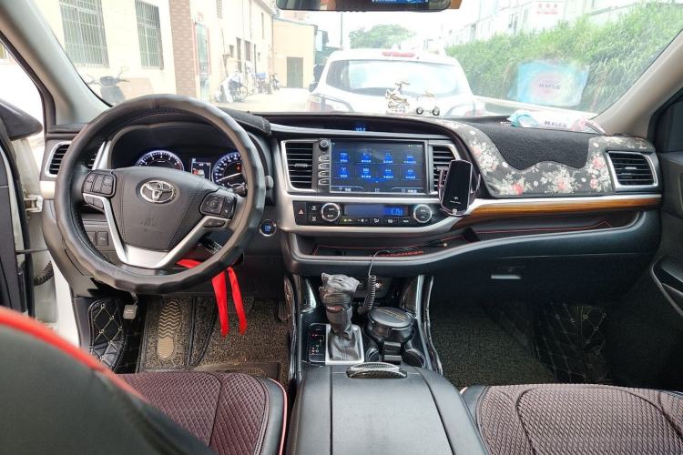 Used Toyota Highlander 2018 2.0T Four-Wheel Drive Luxury Version 7 Seats China VI Standard Center Console