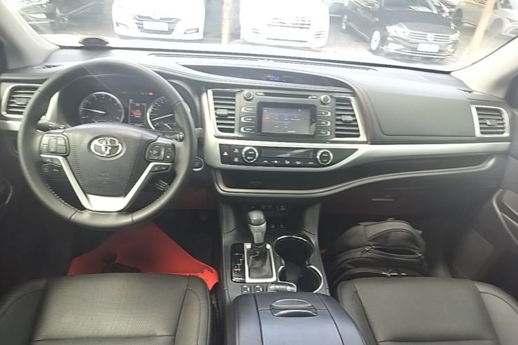 Used Toyota Highlander 2018 2.0T Four-Wheel Drive Luxury Edition 7 Seats China V Emission Standard Center Console