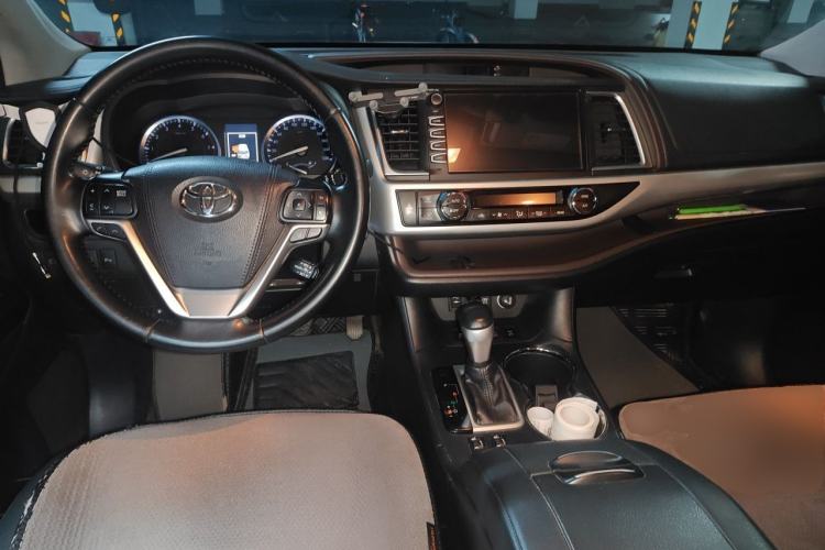 Used Toyota Highlander 2018 2.0T Four-Wheel Drive Luxury Version 7 Seats China VI Standard Center Console